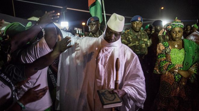 Jammeh suspend sa campagne en hommage à Castro