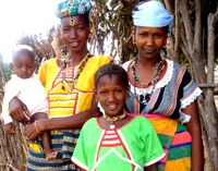 Une mère et son enfant (Photo www.un.org/av/special/womfre.htm © Hélène Caux)