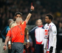 le Lyonnais Keita prend un rouge face à Marseille le 28 janvier (Photo: Reuters)