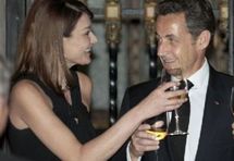 Nicolas Sarkozy et Carla Bruni-Sarkozy lors d'un dîner officiel à Mexico, le 9 mars. (Reuters)