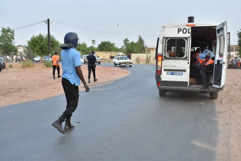 Diourbel: ça a chauffé entre la police, les proches de Khalifa Sall et Manko Taxawu Senegaal, cet après-midi 