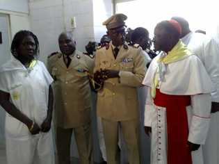 Sénégal-Photos :Visite du Cardinal Théodore Adrien Sarr à l’Hôpital Principal de Dakar