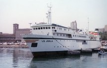 Le bateau le "Joola" qui a sombré dans les eaux gambiennes dans la nuit du 26 au 27 septembre 2002 (Photo: toure-kunda.com)