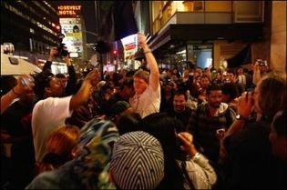 Les fans de Michael Jackson rassemblés le 26 juin 2009 "boulevard de la Gloire" à Hollywood. (Photo: AFP)