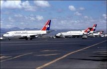 Des avions de la compagnie Yemenia le 23 janvier 2001 sur le tarmac de l'aéroport de Sanaa (Photo: AFP)