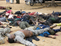 Les corps de Nigérians ont été amenés à un commissariat de police à Bauchi, au nord-est du pays après une fusillade entre un gang armé et les forces de sécurité, le 26 juillet 2009. (Photo : Reuters)