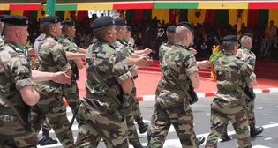 Emprises des bases militaires françaises: Bennoo met en garde Wade