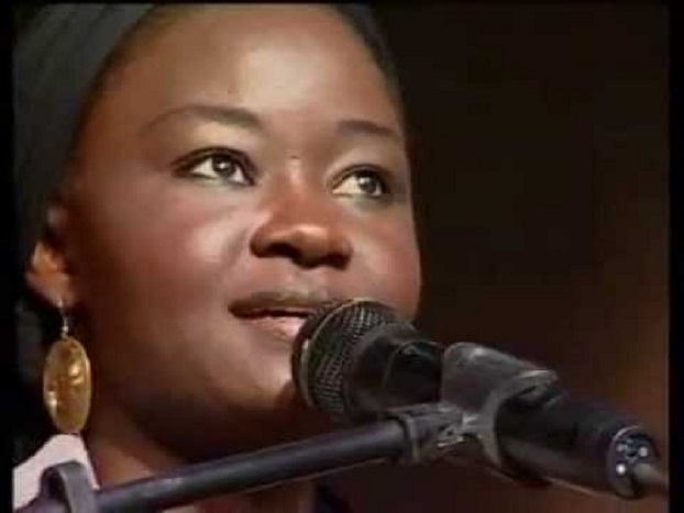 La chanteuse Shula Ndiaye