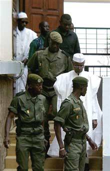 Habré et ses avocats taclent leurs détracteurs qui remontent au créneau