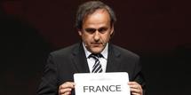 Le président français de l'UEFA, Michel Platini, annonce le choix de la France pour l'organisation de l'Euro 2016.( Reuters/Valentin Flauraud)