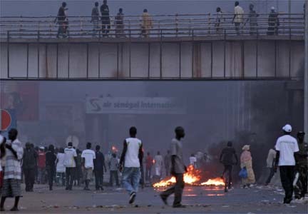 Manifestations des populations contre les coupures de la sénélec: un manifestant trouve la mort