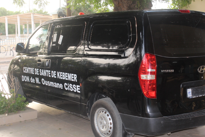 ​Kébémer : le Directeur des mines octroie une ambulance et du matériel médical à la commune