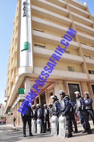 Reportage PHOTOS: la police et la gendarmerie déploient l'artillerie lourde anti-émeutes