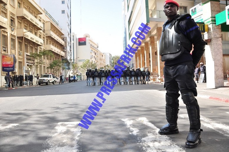 Reportage PHOTOS: la police et la gendarmerie déploient l'artillerie lourde anti-émeutes