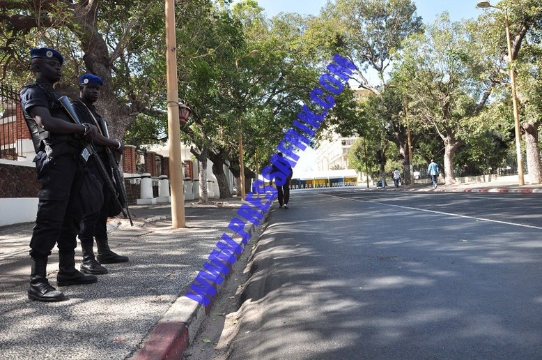 Reportage PHOTOS: la police et la gendarmerie déploient l'artillerie lourde anti-émeutes