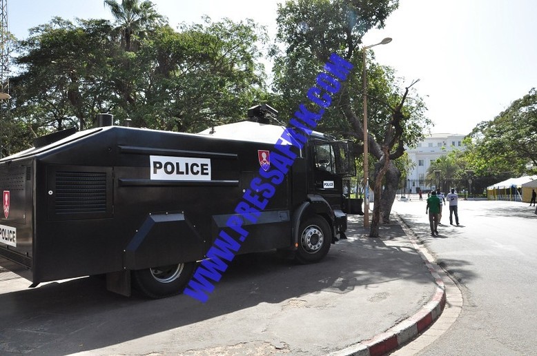 Reportage PHOTOS: la police et la gendarmerie déploient l'artillerie lourde anti-émeutes