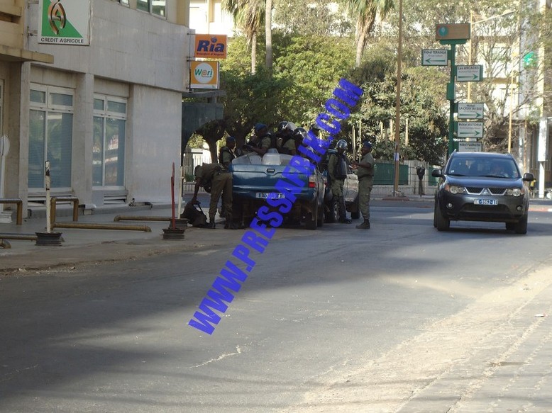 Reportage PHOTOS: la police et la gendarmerie déploient l'artillerie lourde anti-émeutes