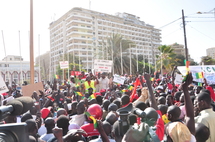 Direct manifs 19 mars: fin du sit-in de Sidy Lamine, les jeunes chargent, la police se calme