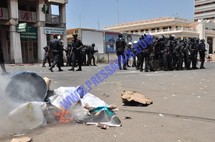 Reportage Photos: Les représentations de Wade tabassées et brulées par les manifestants