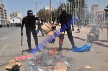 Reportage Photos: Les représentations de Wade tabassées et brulées par les manifestants