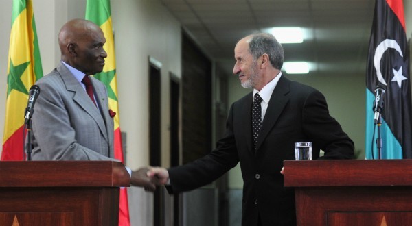 Abdoulaye Wade et Moustapha Abdeljalil, président du Conseil National de Transition, Benghazi, 9 juin 2011. REUTERS/STR New