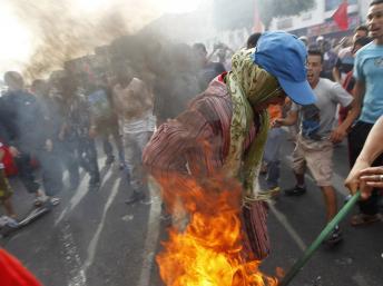 Les manifestants du Mouvement du 20 février n’ont pas pu se rassembler à Rabat empêchés par une mobilisation pro-Constitution, le 19 juin 2011.. REUTERS/Youssef Boudlal