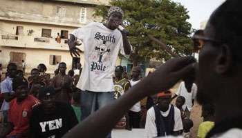 Les protestataires, comme ceux de Y'en a marre, ont pris conscience de leur puissance. © Reuters  Lire l'article sur Jeuneafrique.com : Sénégal : Wade a ouvert la boîte de Pandore | Jeuneafrique.com - le premier site d'information et d'actualité sur