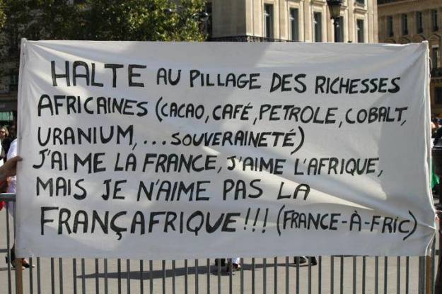 Paris: l'arrivée de Wade perturbée par des slogans comme "non à la France à fric"