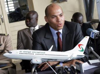 Karim Wade, le fils du chef de l'Etat Abdoulaye Wade, dans les locaux d'Air Sénégal en juin 2009. WILS YANICK MANIENGUI / AFP