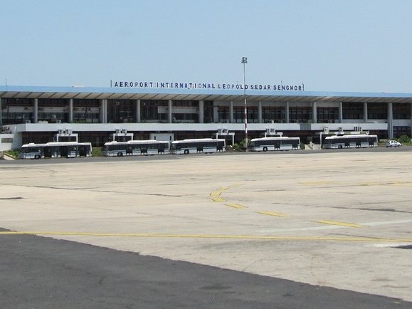 Nid de serpents, agression urbaine et cafouillage à l'aéroport de Dakar: les misères de Léopold Sédar Senghor