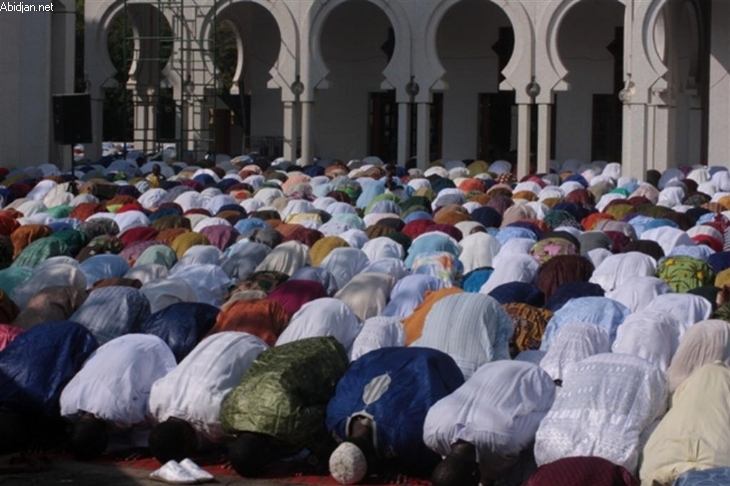 Tabaski 2011: Un imam de la banlieue met en garde les jeunes contre les consignes pour la violence ou la révolte