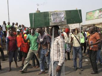 Manifestation contre la suppression des subventions aux combustibles à Lagos, le 11 janvier 2012. REUTERS/Akintunde Akinleye