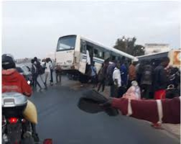 Virage de Ngor : un choc violent entre deux bus "Tata" fait plusieurs blessés dont deux dans un état grave