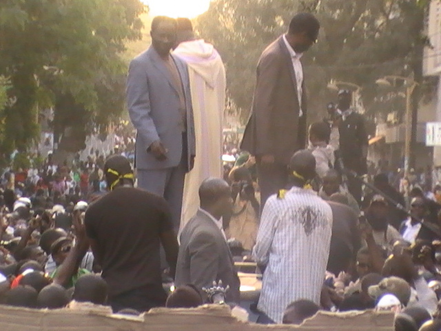 VIDEO & PHOTOS Manif M23: Youssou Ndour harangue la foule et tente un forcing