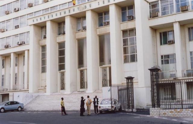 Macky Sall décide de supprimer 45 directions et agences pour "satisfaire la demande sociale"