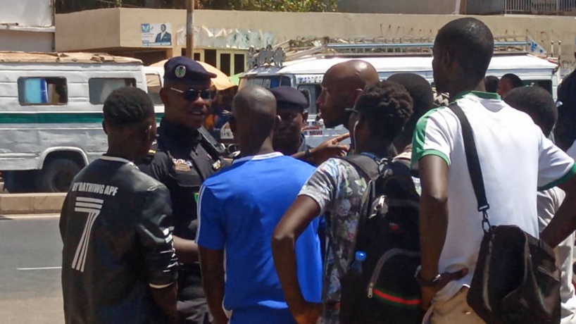 Marche des étudiants non orientés: quand la police sermonne les manifestants pour éviter les affrontements 