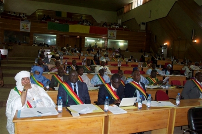 Assemblée nationale : Les députés votent un nouveau projet de loi proposé par le ministère de la justice et la prorogation de leur mandat Jeudi 28 juin 2012. Bamako Siège de l`Assemblée nationale. Les députés votent un nouveau projet de loi proposé par le ministère de la justice