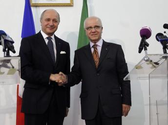 Le ministre français des Affaires étrangères, Laurent Fabius, et son homologue algérien Mourad Medelci, à Alger, le 15 juillet 2012.