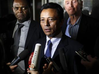 Marc Ravalomanana à l'aéroport de Johannesburg , le 21 janvier 2012. Il est appelé à comparaître prochainement devant une Cour sud-africaine.