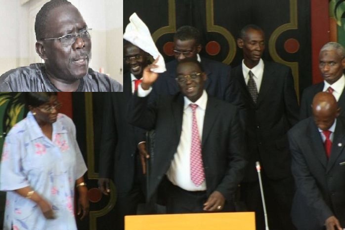 Le président de l'Assemblée nationale, Moustapha Niasse agitant un foulard blanc et le président du groupe parlementaire de la majorité, Moustapha Diakhaté (Montage PressAfrik)