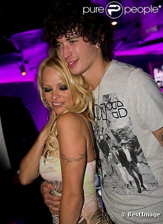 Julian Perretta et Pamela Anderson en boîte de nuit à Cannes - été 2012