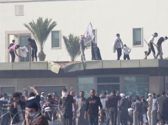 Des manifestants, salafistes en grande majorité, ont pris d'assaut l'ambassade américaine de Tunis le 14 septembre 2012.