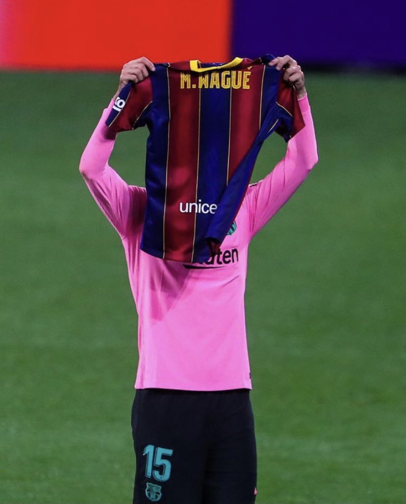 Le défenseur central du Barça Clément Lenglet marque et rend hommage à Moussa Wagué