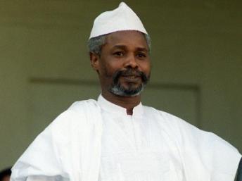 L'ancien président tchadien Hissène Habré, lors de sa visite à Paris, le 21 octobre 1989. AFP PHOTO / PATRICK HERTZOG