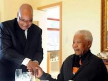 Afrique du Sud: Mandela "réagit mieux" au traitement, selon Zuma