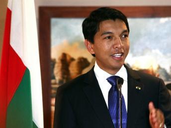 Le président de la Transition Andry Rajoelina a présidé pour la cinquième année consécutive, la fête nationale malgache. AFP PHOTO / ANDREEA CAMPEANU