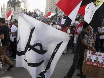 « Dégage », tel est le message adressé par les manifestants au président Morsi, le 30 juin 2013 ici à Alexandrie. REUTERS/Asmaa Waguih