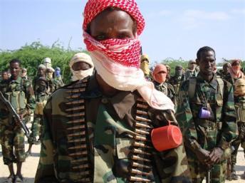 Combattants shebabs lors d'un entraînement militaire au nord Mogadiscio. AFP/TOPSHOTS/STRINGER