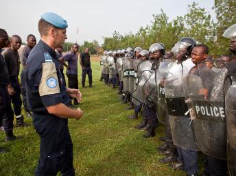 La Minusma soutient les autorités de transition : formation, assistance technique et entraînement des forces de police dans la banlieue de Bamako. Photo: MINUSMA / Blagoje Grujic