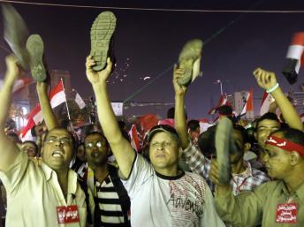 Des opposants au président Morsi, le 3 juillet place Tahrir au Caire. REUTERS/Mohamed Abd El Ghany